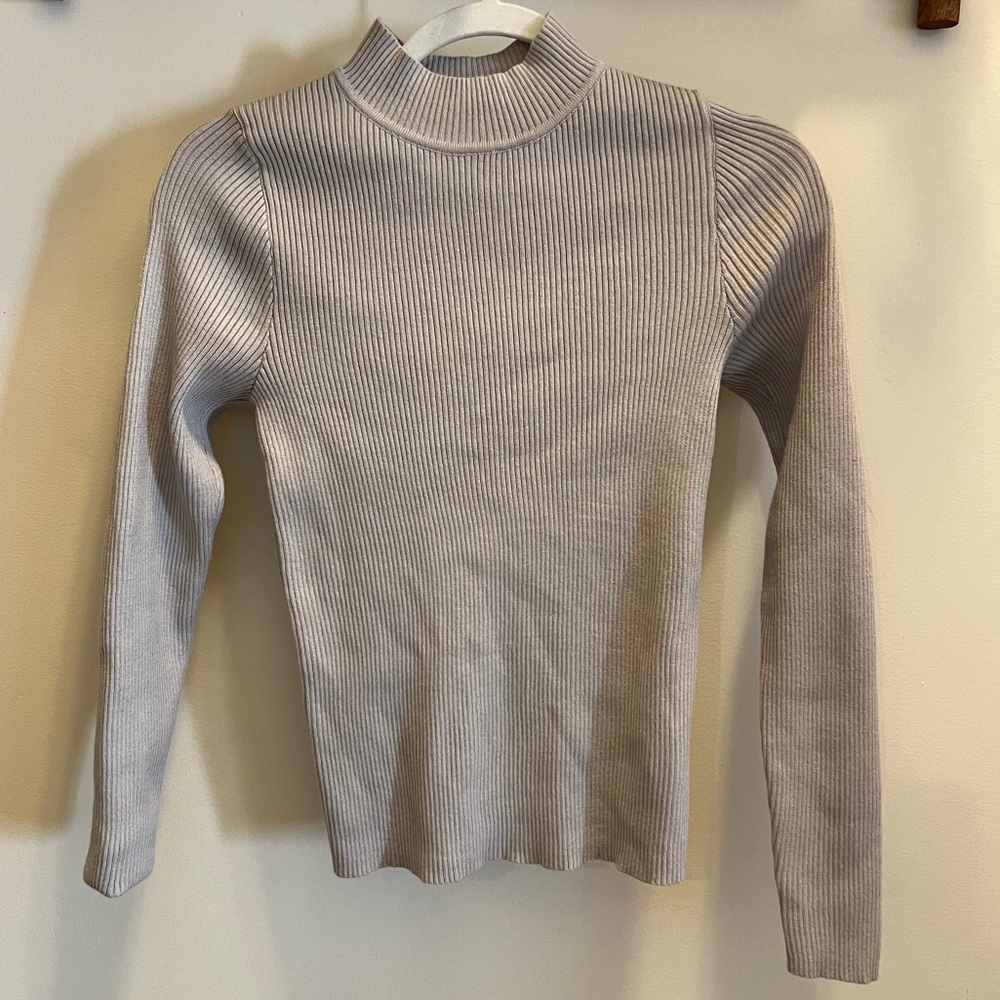 Gray ribbed sweater with mock neck. Never worn, no tags. From Commense!